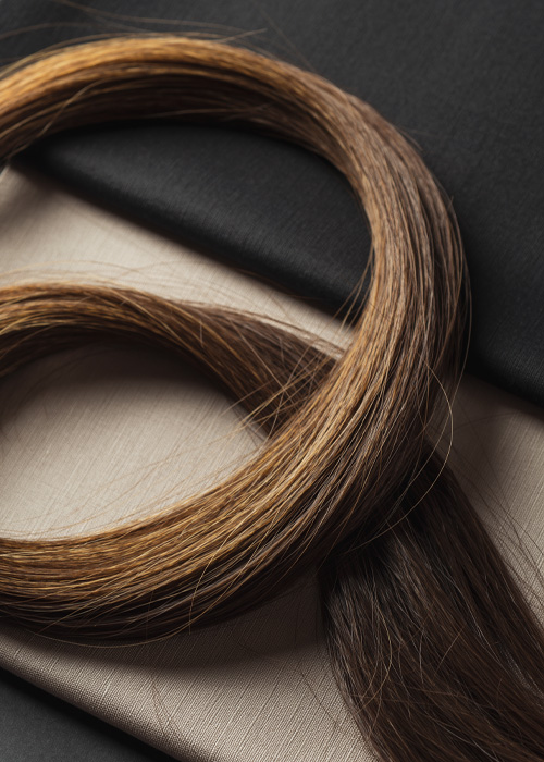 Detailansicht einer Haarergänzung im Avenoso Perücken Studio